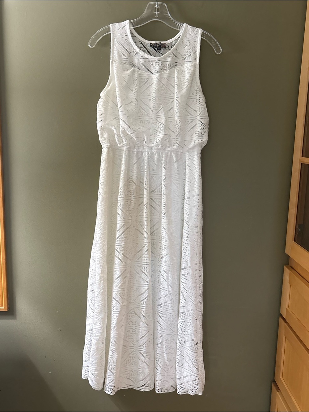 LIKE NEW  J GEE WHITE SLEEVELESS LACE DRESS SIZE S